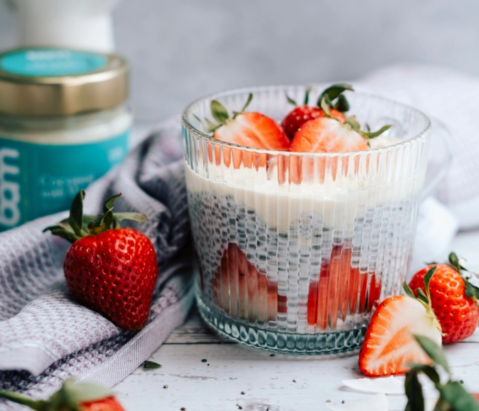 chia puding od kokosa s jagodama