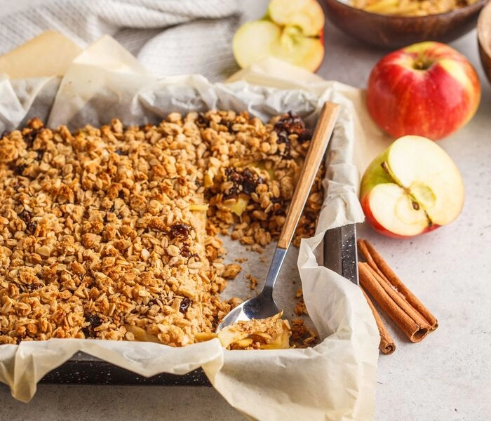jednostavan crumble od jabuka