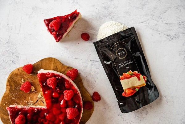 torta od slatkog sira (cheesecake) s malinama